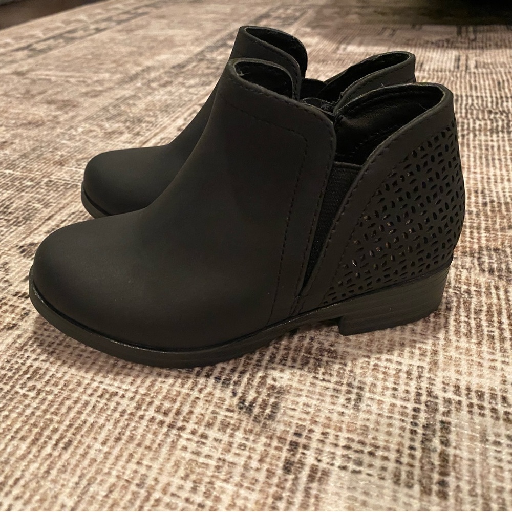 MIA Toddler Girl Booties - 8T - EUC